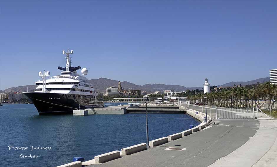 Marina dos super iates Málaga Marina a 11 minutos de carro